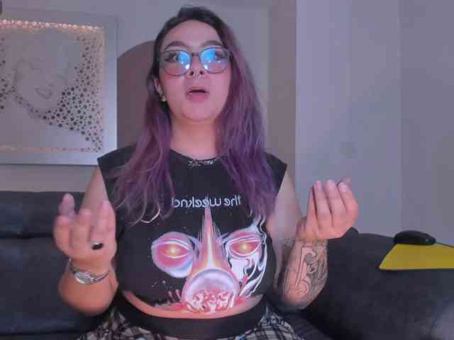 LoiseHarper webcam