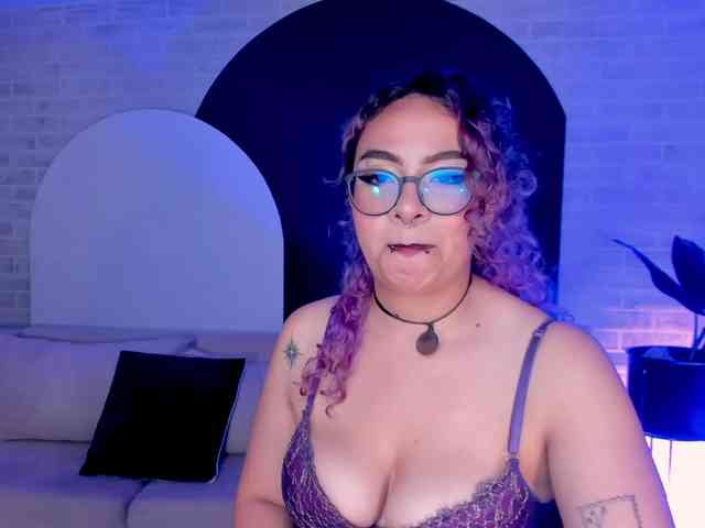LoiseHarper webcam