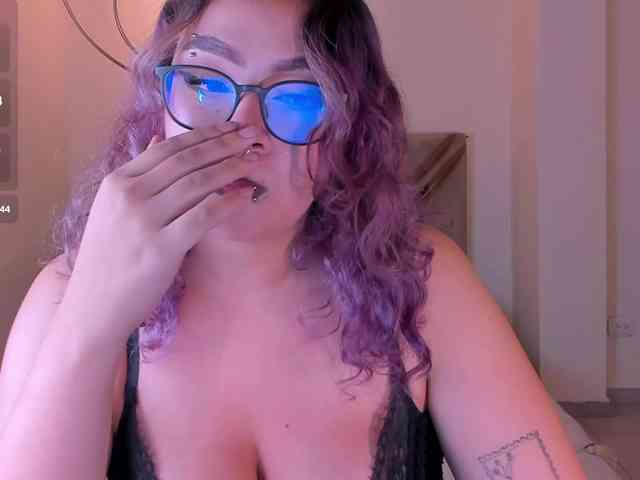 LoiseHarper webcam