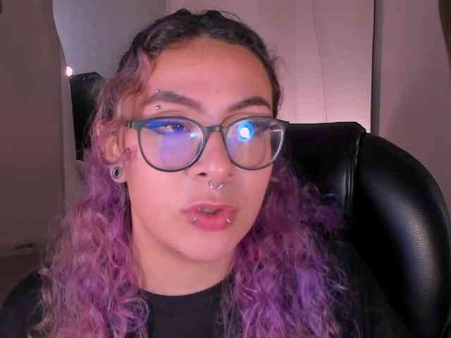 LoiseHarper webcam