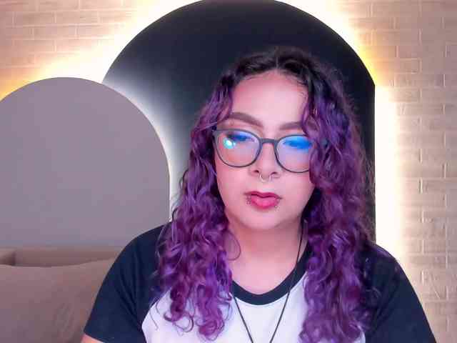 LoiseHarper webcam