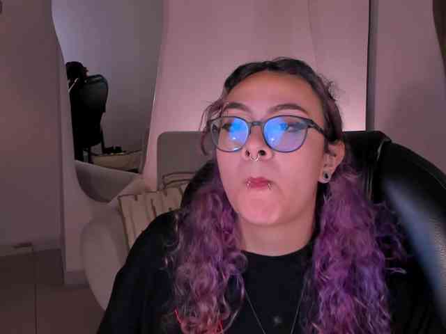 LoiseHarper webcam