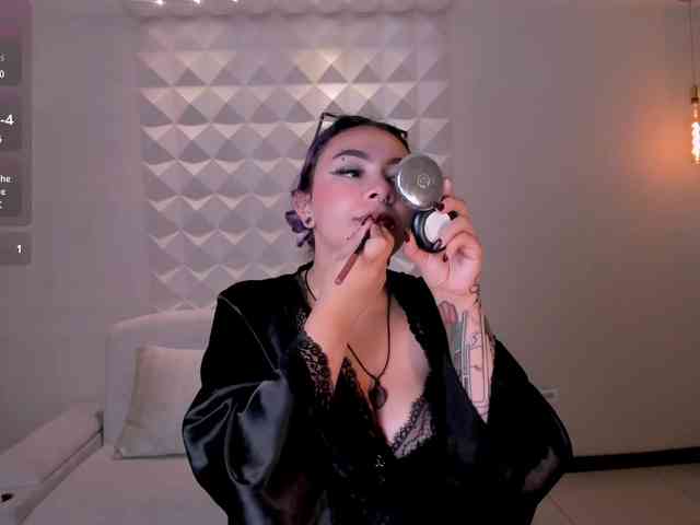 LoiseHarper webcam