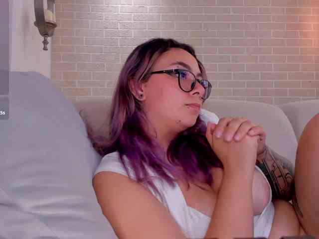LoiseHarper webcam