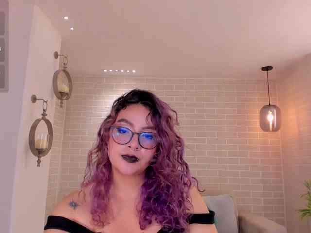 LoiseHarper webcam