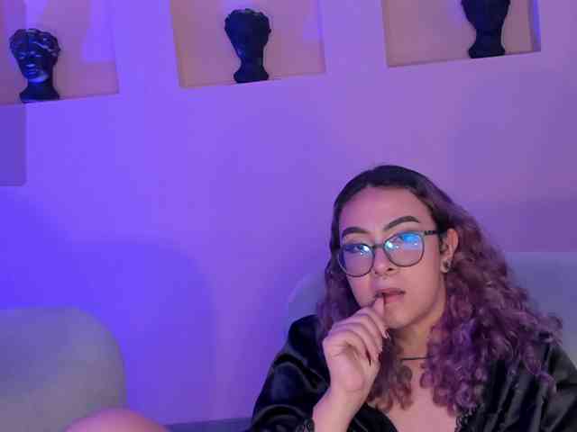 LoiseHarper webcam