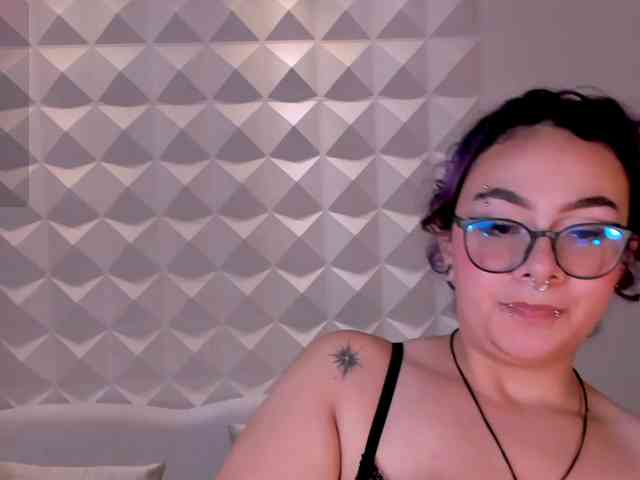 LoiseHarper webcam