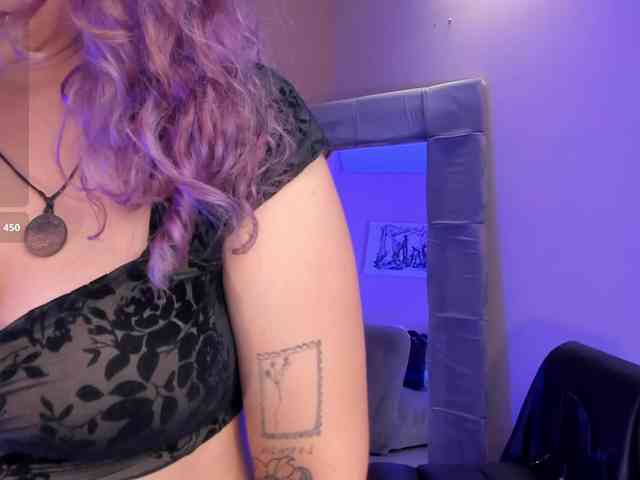 LoiseHarper webcam