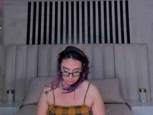 LoiseHarper webcam