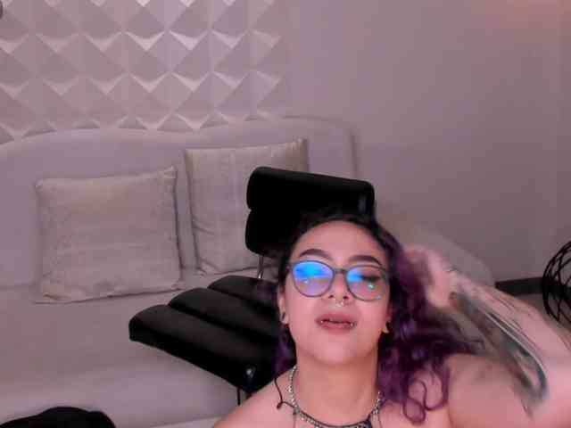 LoiseHarper webcam