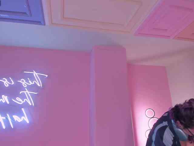 LoiseHarper webcam