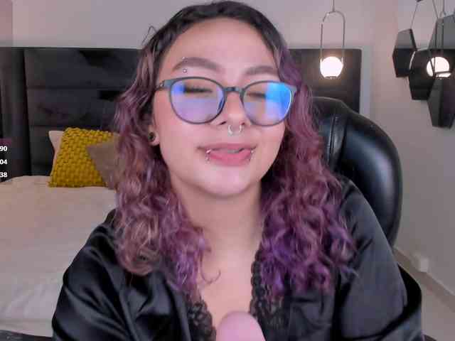 LoiseHarper webcam