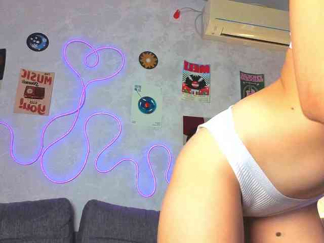 GirlNextDoorTV webcam