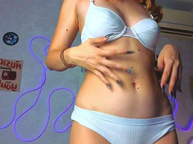 Model: GirlNextDoorTV