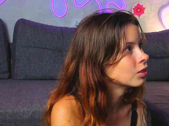 GirlNextDoorTV webcam