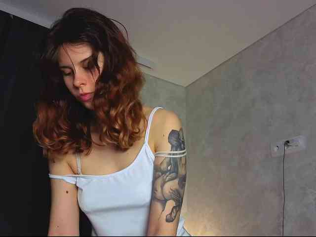 هذا النموذج مباشر الآن. GirlNextDoorTV