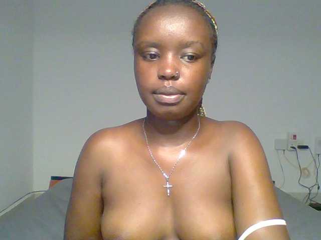 le modèle BubblyAngels est en webcam porno dans un show sur le site bongacams, il possède les tags suivants: Ebony,Blonde,Trimmed