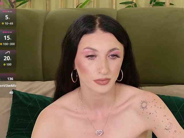 EllieJules webcam