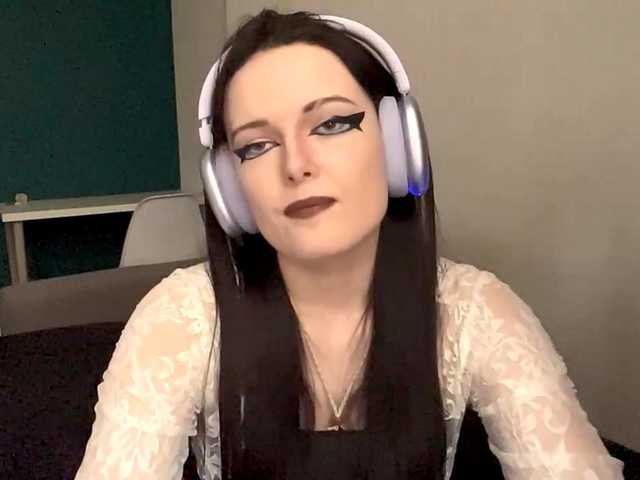 le modèle DaynaHosler est en webcam porno dans un show sur le site bongacams, il possède les tags suivants: White/Caucasian,Brunette,Shaved
