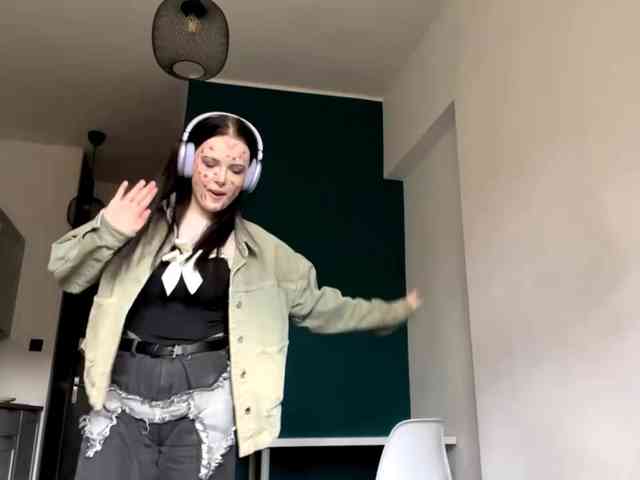 Modèle: DaynaHosler