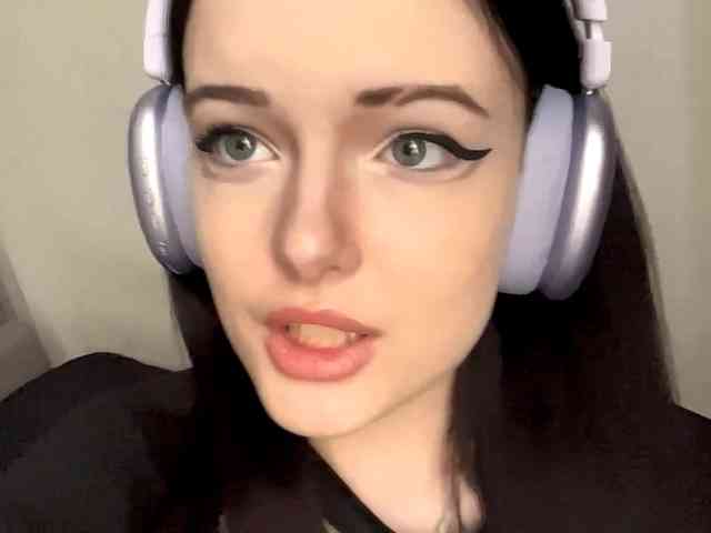 DaynaHosler webcam