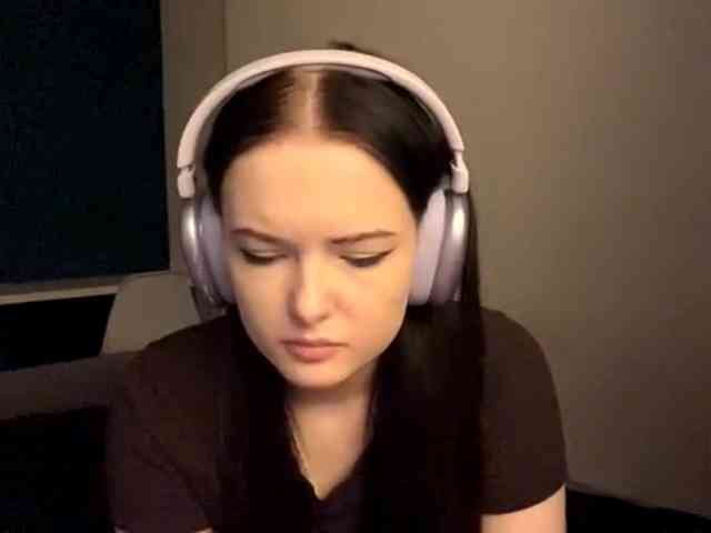 DaynaHosler webcam