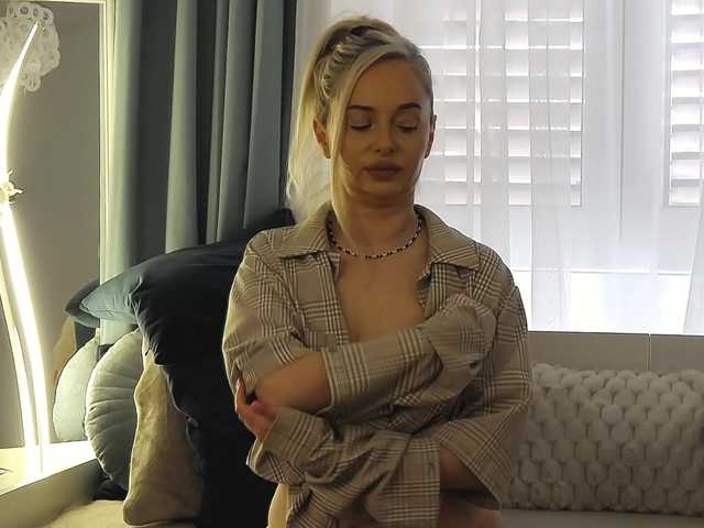 OrianaWade live webcam show