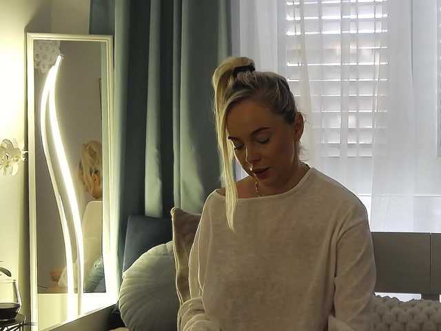 OrianaWade live cam on BongaCams