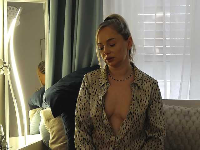OrianaWade live cam preview