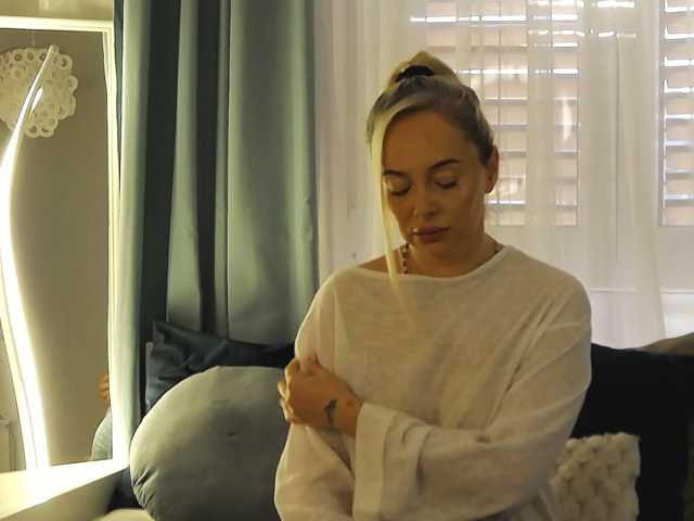 OrianaWade live cam on BongaCams