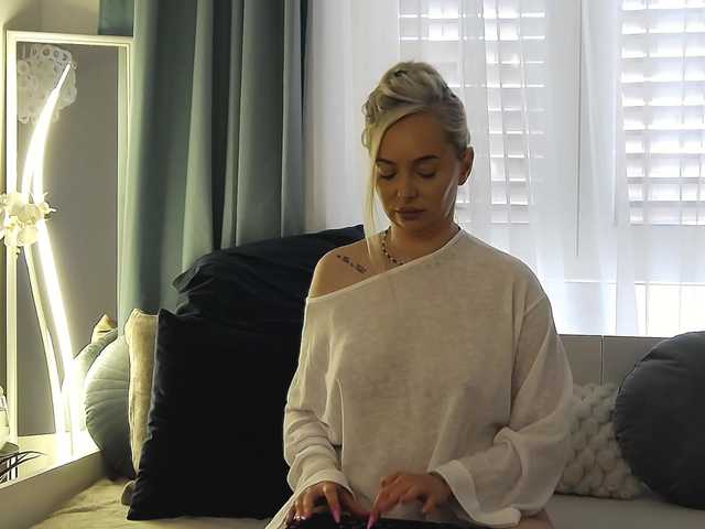 OrianaWade live webcam show