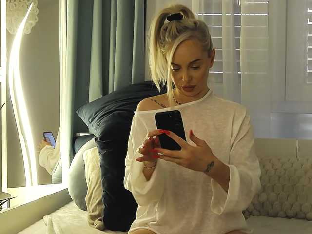 OrianaWade live cam on BongaCams