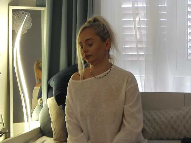 OrianaWade live cam on BongaCams