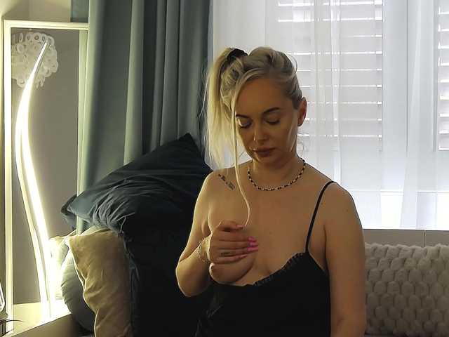 OrianaWade live webcam show