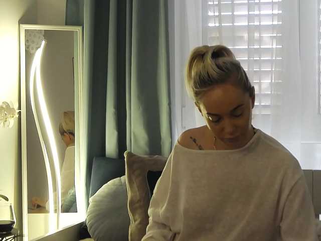 OrianaWade live cam on BongaCams