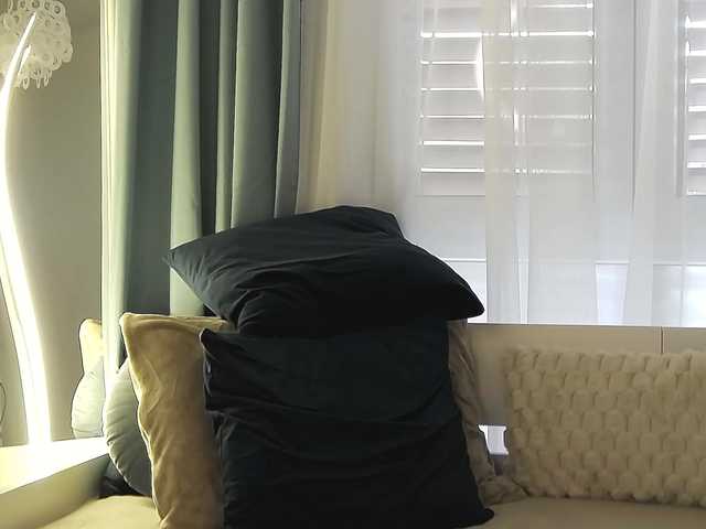 OrianaWade live cam on BongaCams
