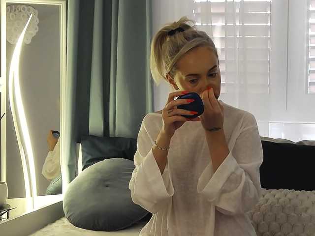 OrianaWade live cam on BongaCams