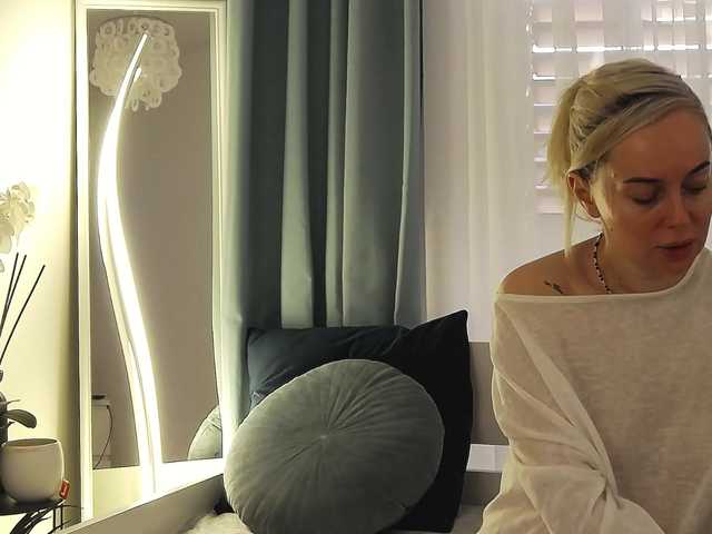OrianaWade live cam on BongaCams