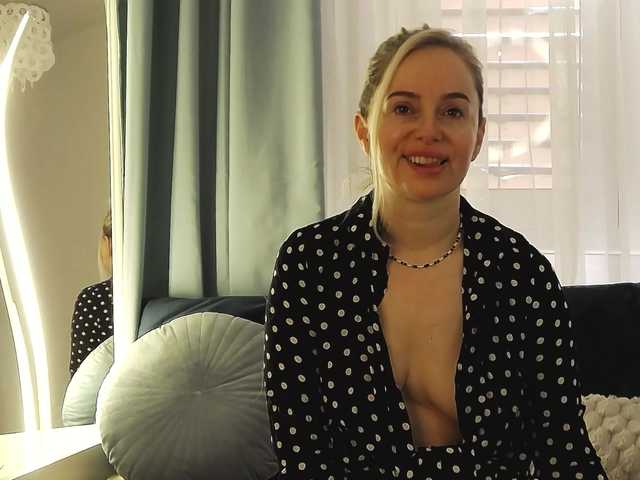 OrianaWade live cam on BongaCams