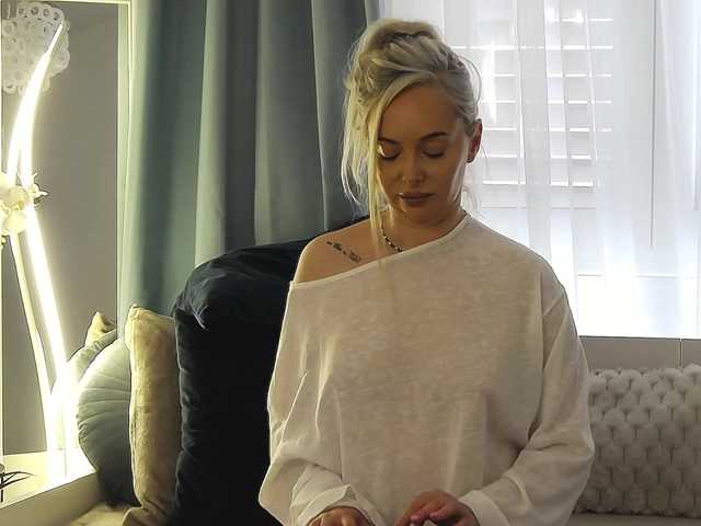 OrianaWade live webcam show