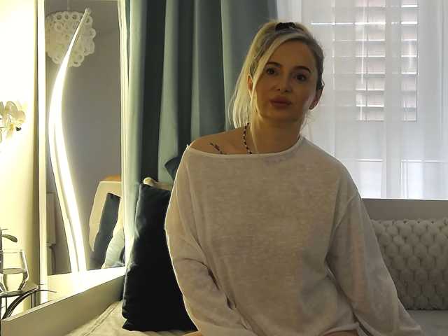 OrianaWade live cam on BongaCams