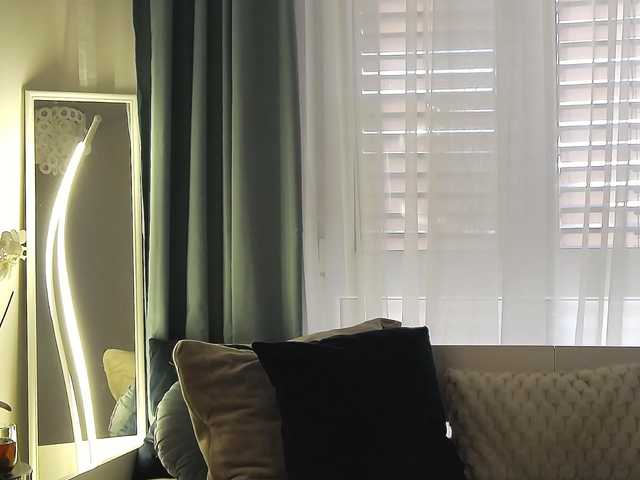 OrianaWade live cam on BongaCams