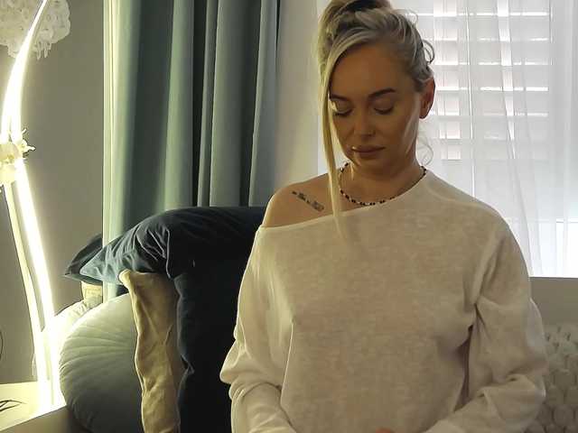 OrianaWade live cam on BongaCams