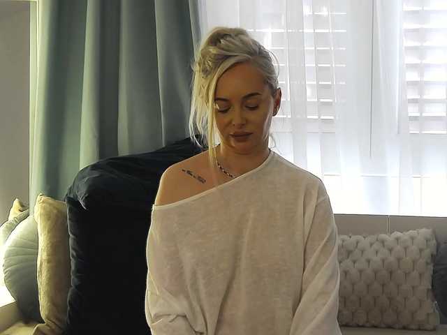 OrianaWade live webcam show