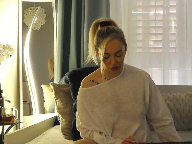 OrianaWade live cam preview