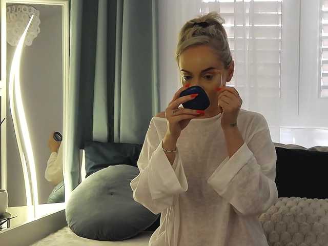 OrianaWade live cam on BongaCams