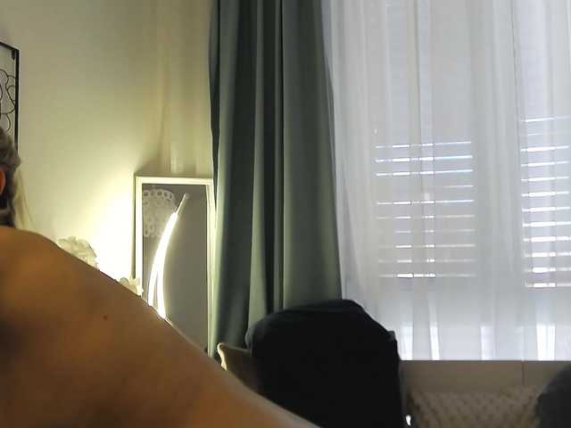 OrianaWade live cam on BongaCams