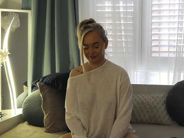 OrianaWade live webcam show