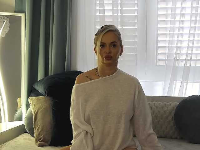 OrianaWade live cam on BongaCams