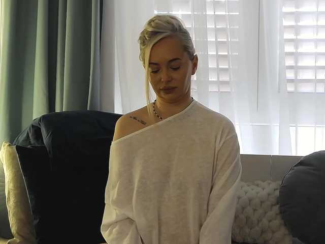 OrianaWade live cam on BongaCams